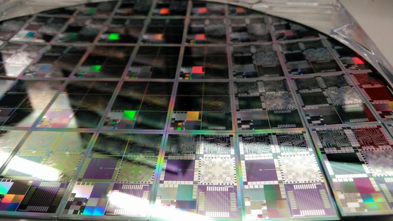 Silicon wafer manufacturing in clean room environment - 12 inch microelectronics wafer