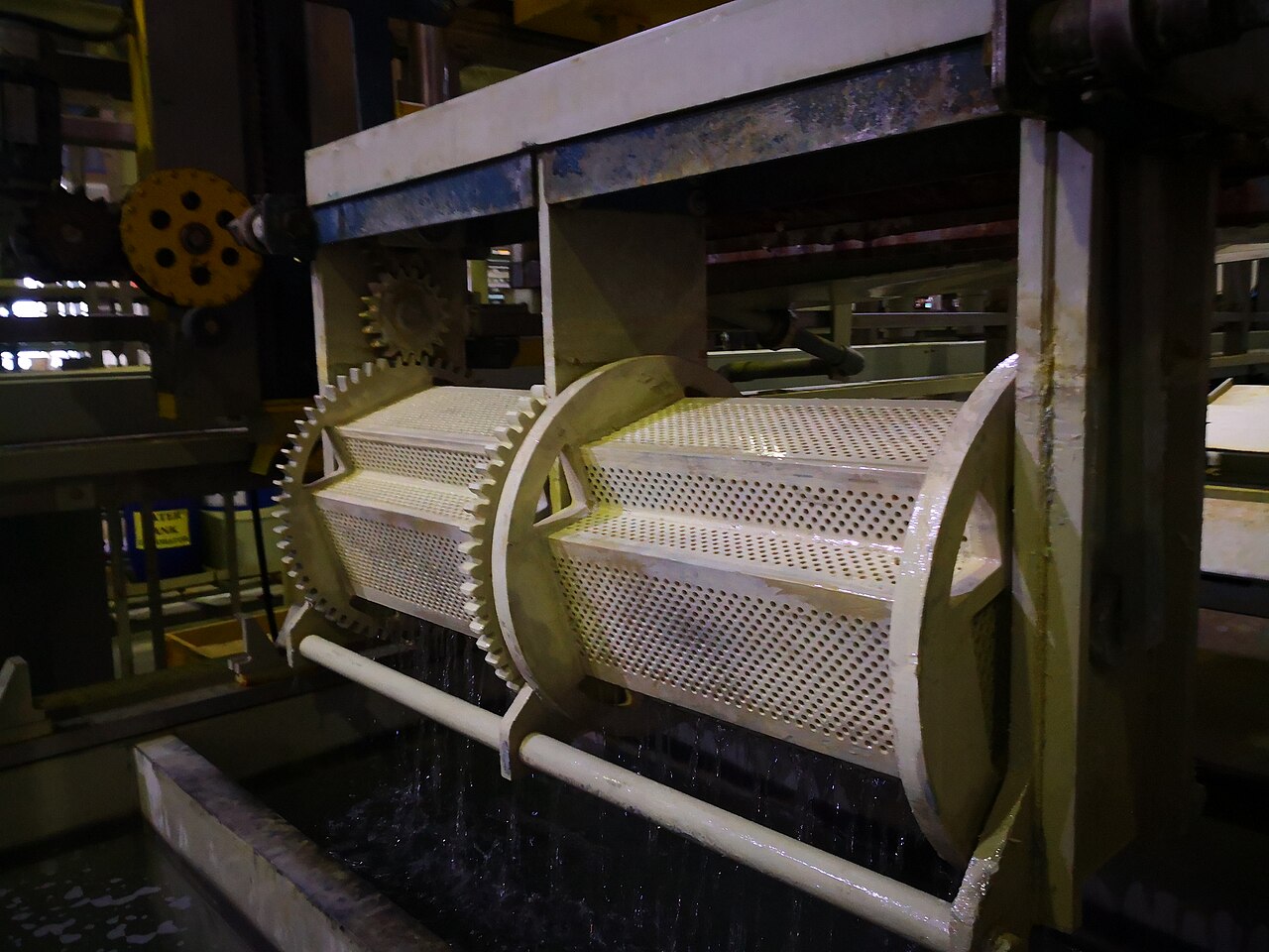 Barrel plating process for small metal parts in surface treatment