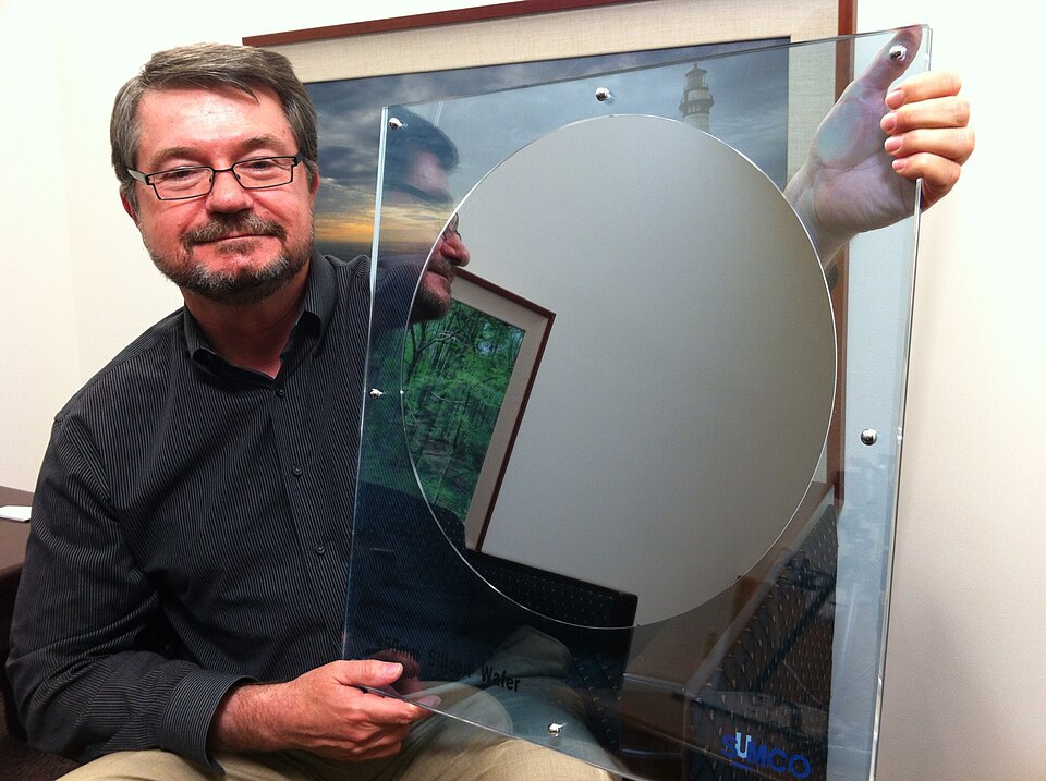 Semiconductor wafer manufacturing in a cleanroom