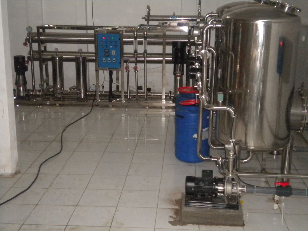 Reverse osmosis system for optical lens cleaning water treatment plant