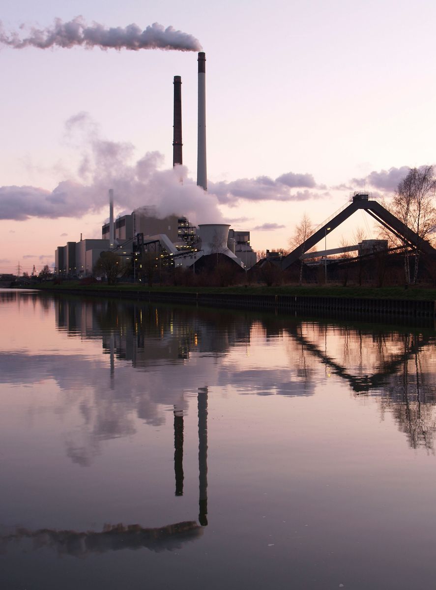 Coal-fired power plant Datteln 2 cooling towers, Wikimedia Commons CC BY-SA 2.5