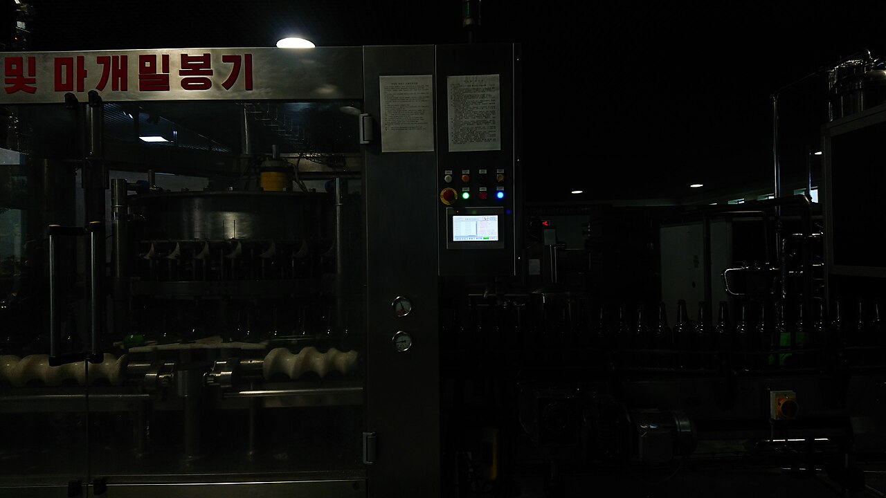 Reverse osmosis system in food and beverage production line