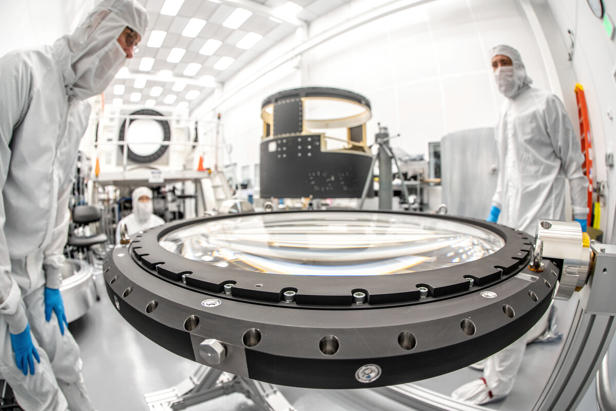 Optical lens inspection in clean room