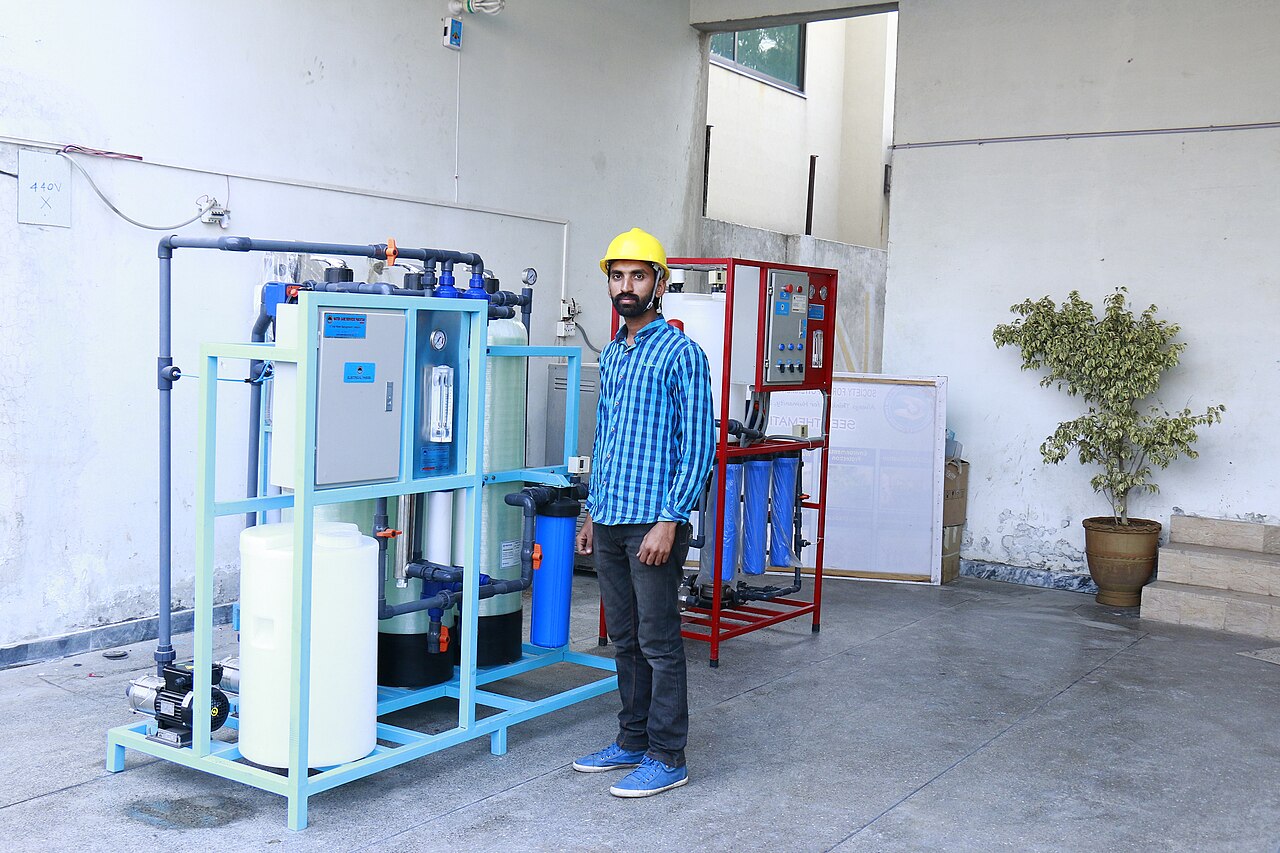 Reverse osmosis plant for industrial water treatment